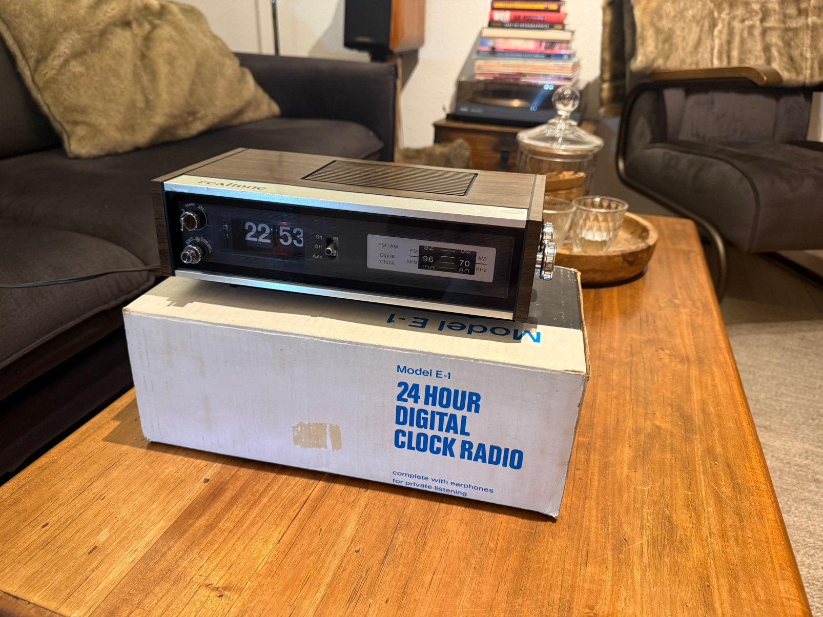 Realtone Model E-1 FM / AM Digital Clock Flipklok Flipclock, Ophalen of Verzenden, Gebruikt, Digitaal