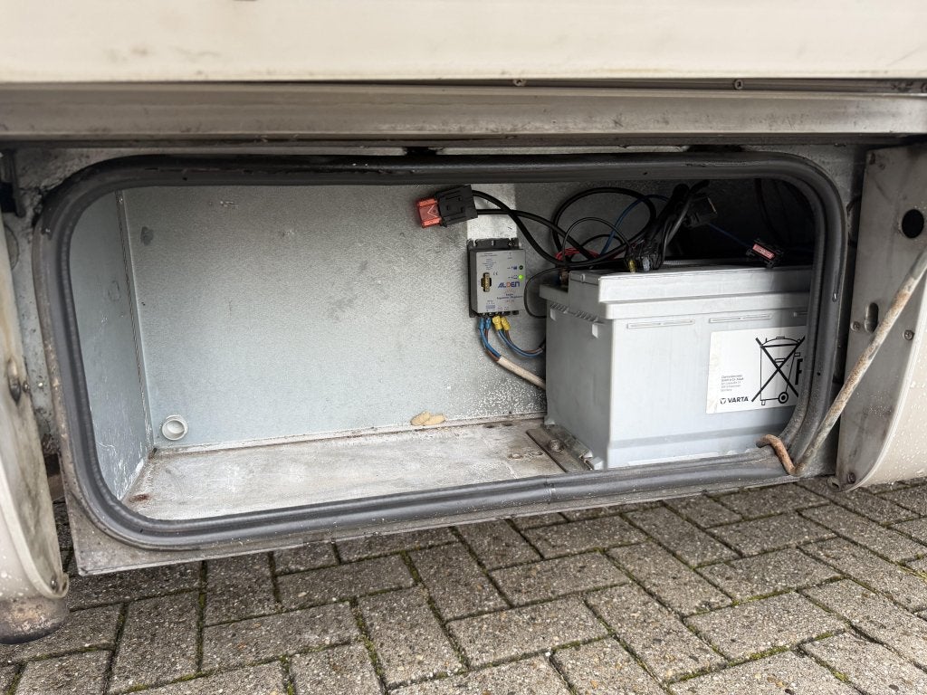 Bürstner Aviano I 725 Queensbed, Caravans en Kamperen, Integraal, Fiat, Bedrijf, Koelkast