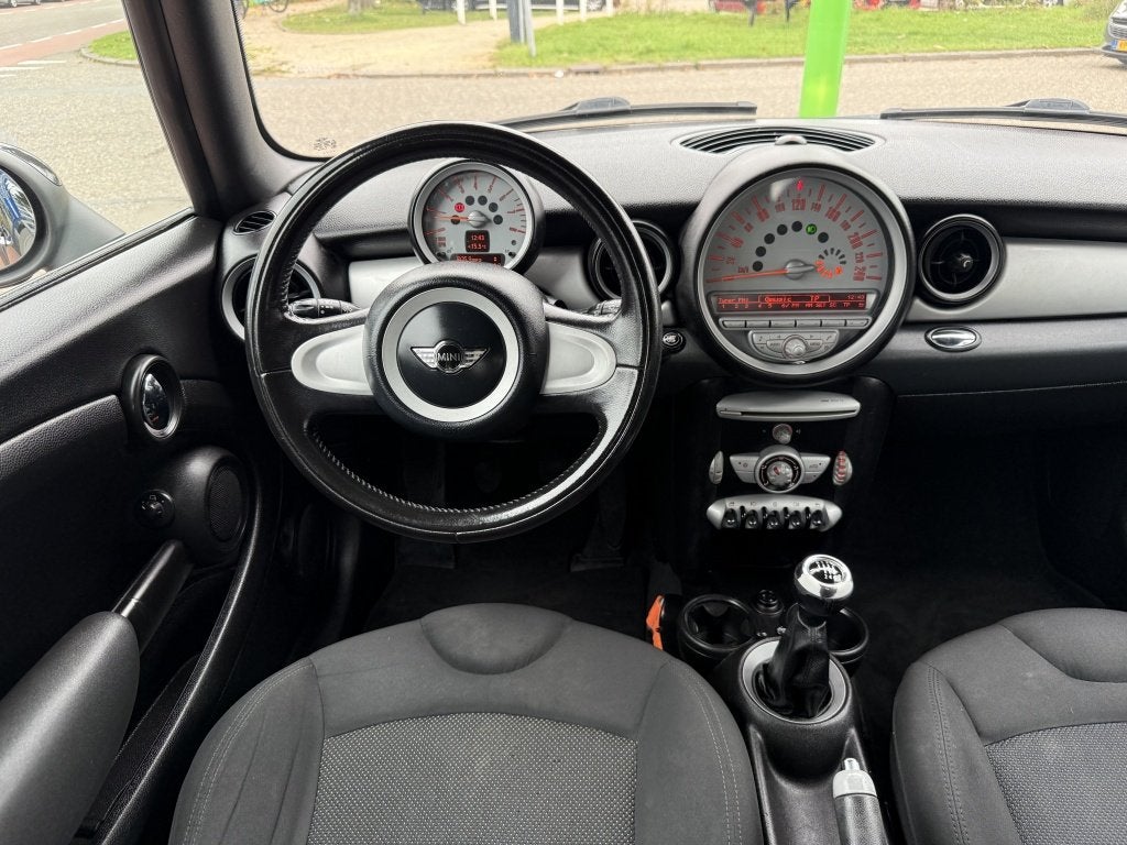 MINI Mini 1.6 Cooper Pepper | 6versn | airco | (bj 2008), Auto's, Voorwielaandrijving, Dealer onderhouden, Gebruikt, 750 kg