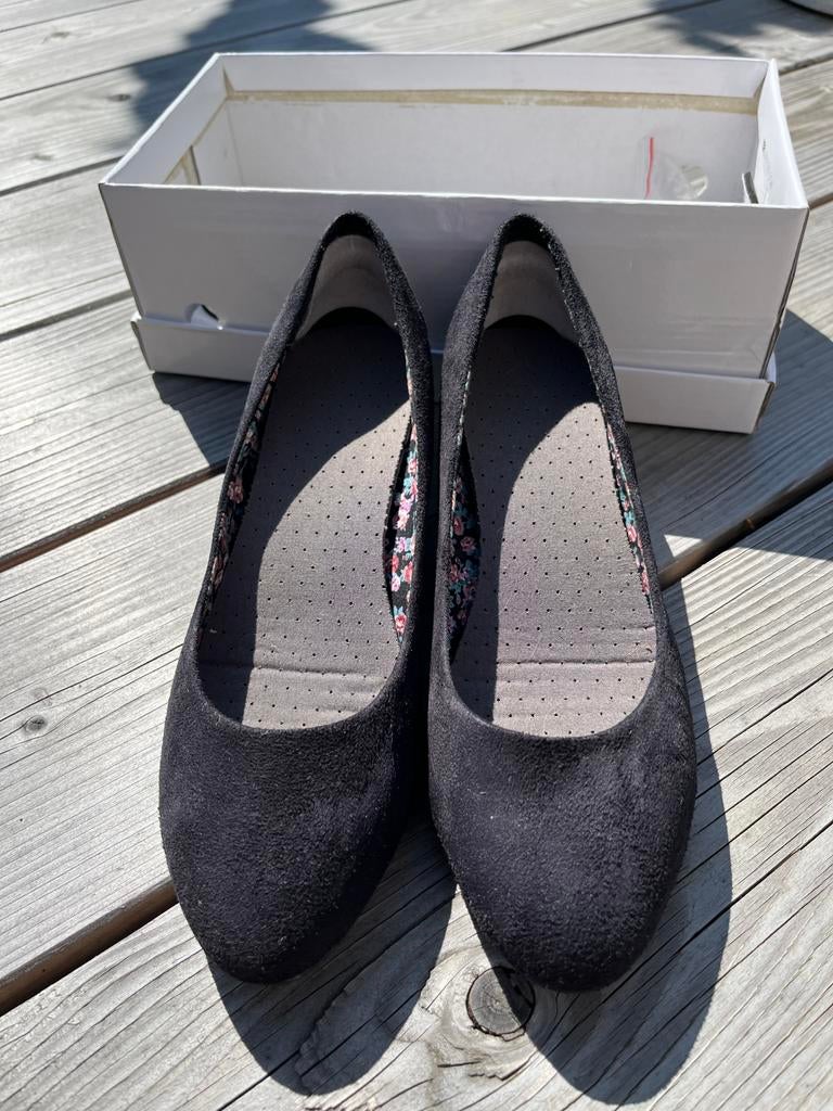 Pums zwart gala maat 39, Ophalen of Verzenden, Zo goed als nieuw, Zwart, Sneakers of Gympen