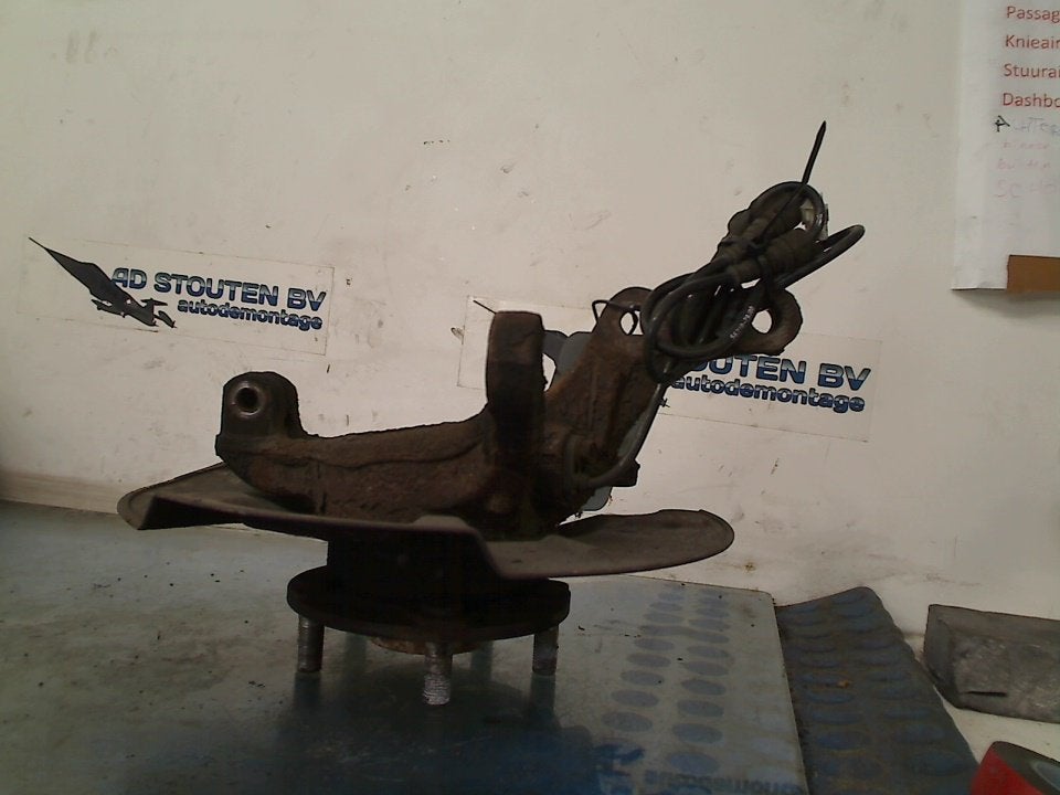 Fusee Rechts Voor Suzuki SX4 (EY/GY) (2006-06/..), Gebruikt, Suzuki Deutschland GmbH, Kontakt@suzuki.de, Suzuki-Allee 7, Bensheim 64625, , Duitsland