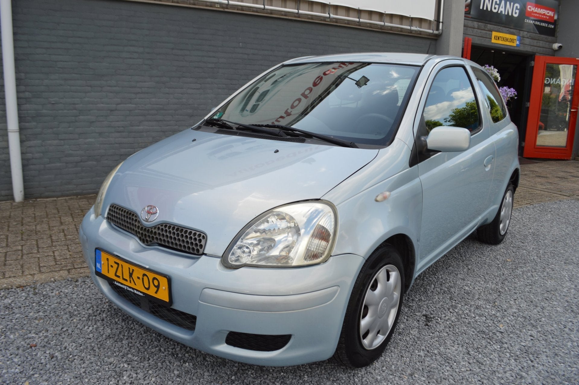 Toyota Yaris 1.0 VVT-i S-Line Airco Stuurbekrachtiging Jaar, Auto's, Toyota, Stof, Gebruikt, 31 €/maand, 4 cilinders
