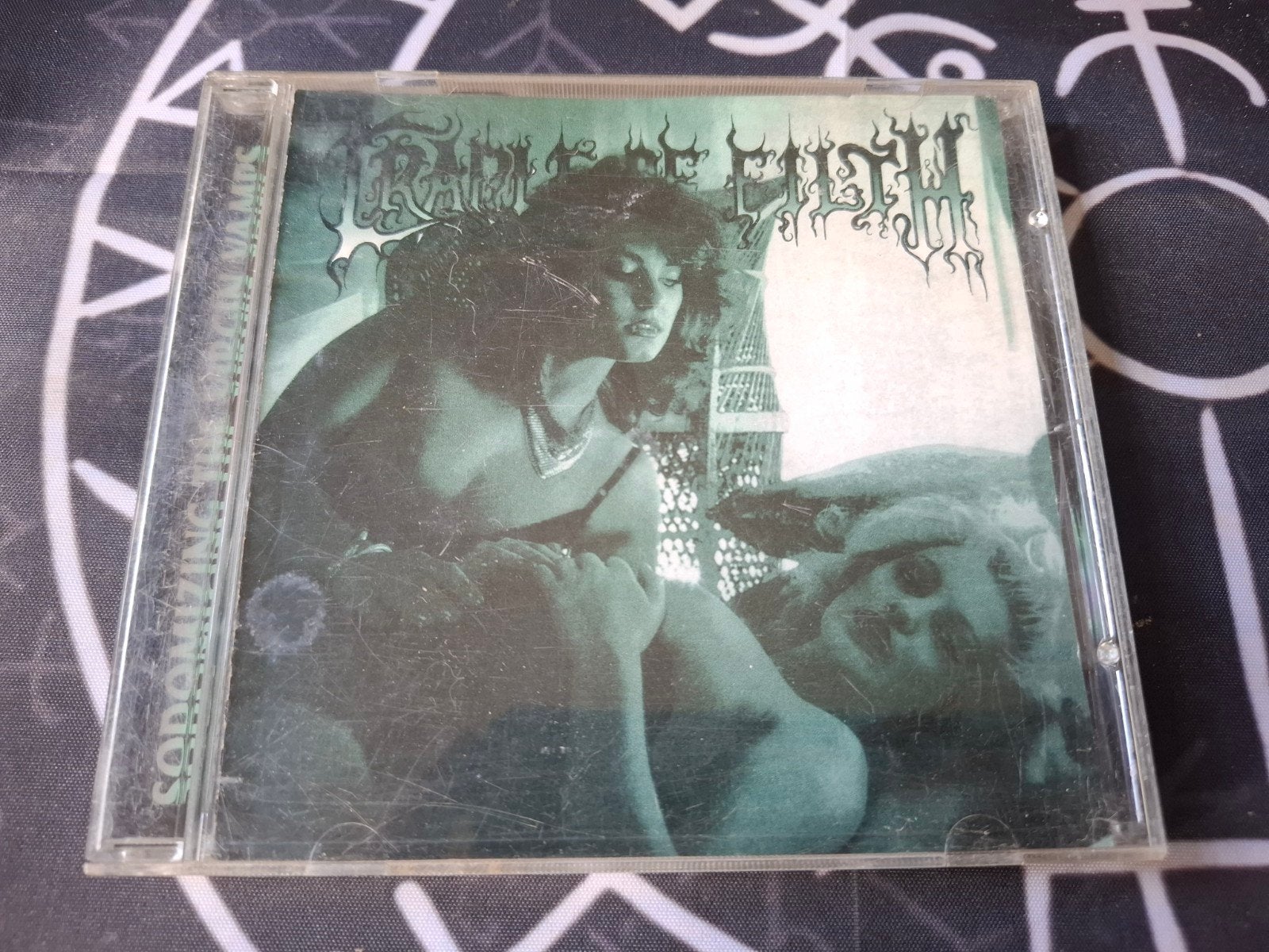 Cradle of Filth - Sodomizing the Virgin Vamps [CDB060]  1997, Cd's en Dvd's, Inclusief boekje, Gebruikt, Ophalen of Verzenden