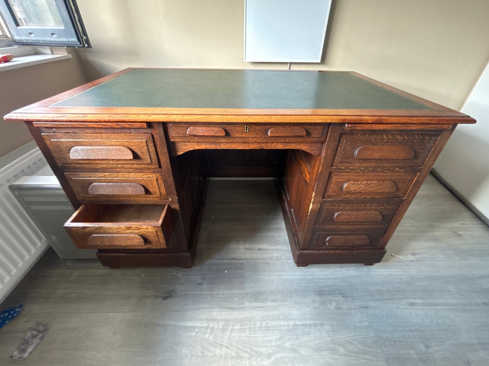 Antiek Engels Bureau met Groen Leren Blad, Ophalen