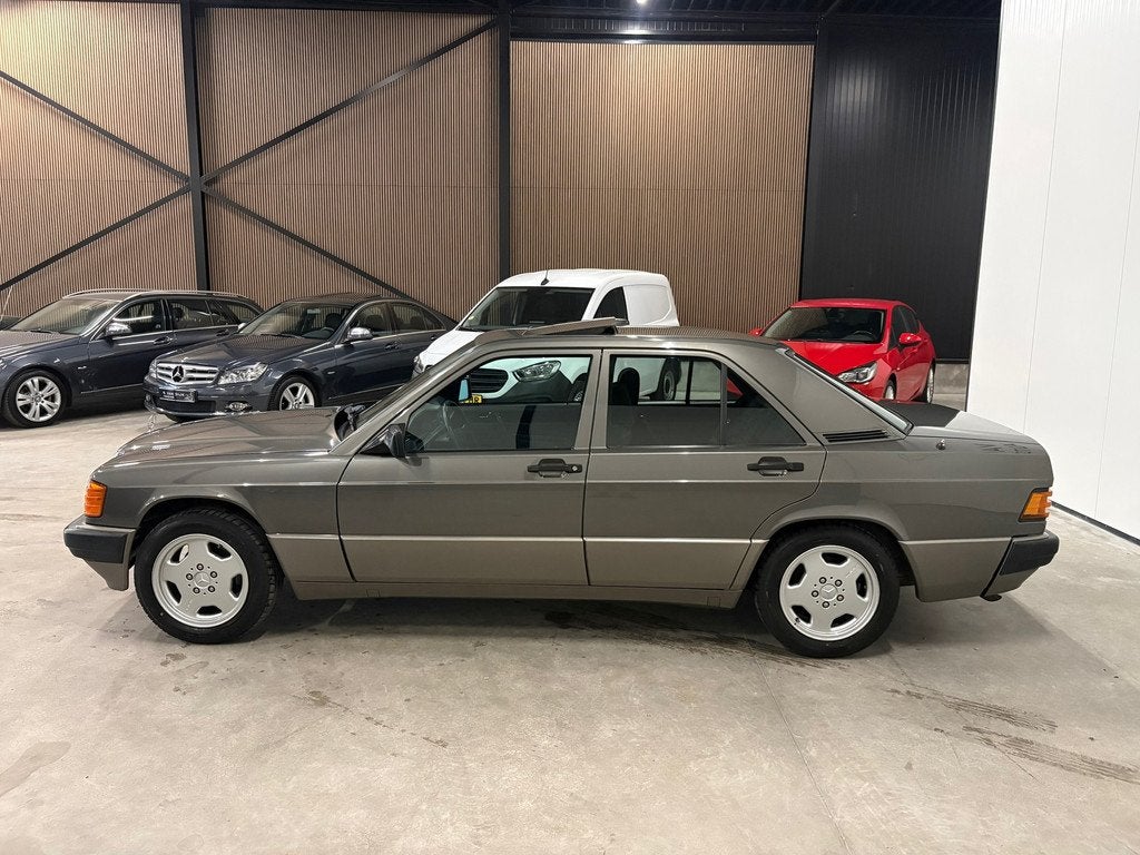 Mercedes-Benz 190-serie 1.8 E W201 Schuifdak Trekhaak Zeer n, Auto's, Mercedes-Benz, Zwart, 4 cilinders, 49 €/maand, Bedrijf