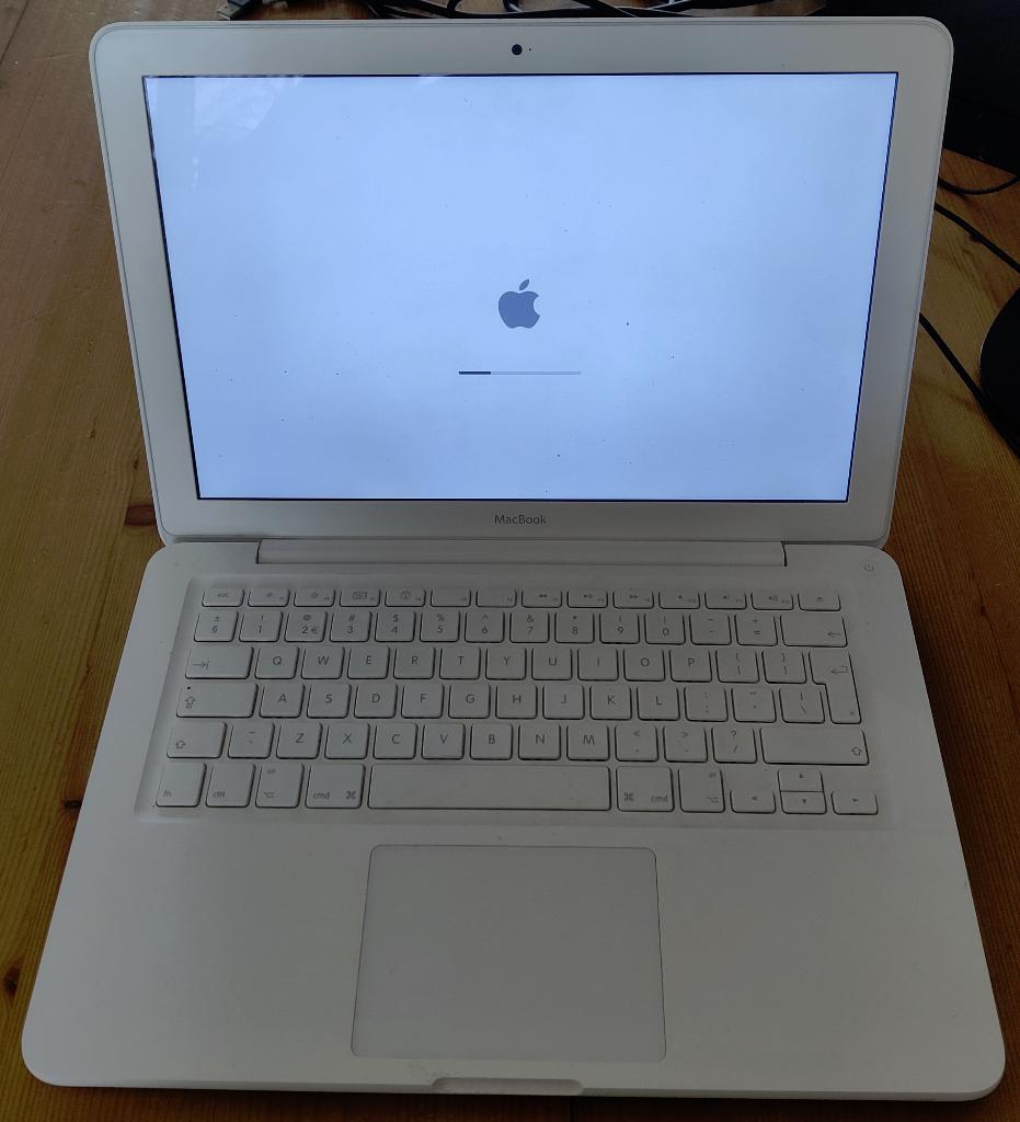 Macbook White 13" (2009) [MAC-43] 17-5, Computers en Software, Apple Macbooks, Gebruikt, 2 tot 3 Ghz, Qwerty, 13 inch