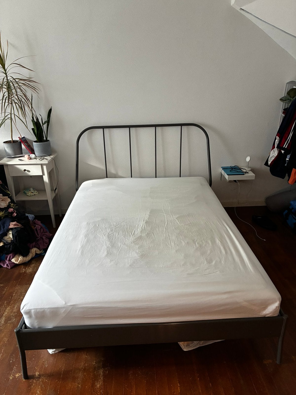 Ikea metal Bedframe 140*200, Huis en Inrichting, Slaapkamer | Bedden, Ophalen, Wit, Tweepersoons, 140 cm