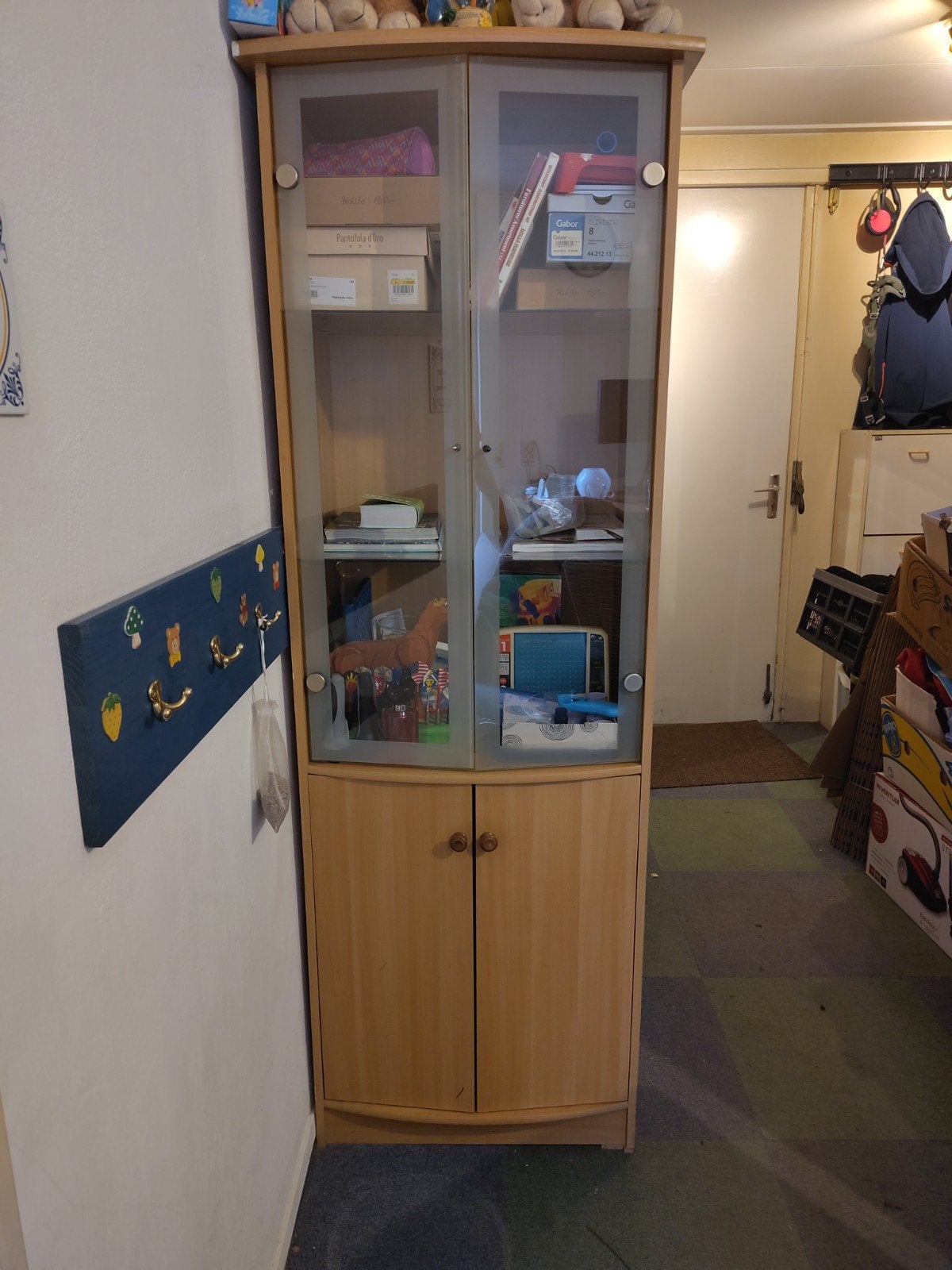 Houten vitrinekast met glazen deuren, Ophalen, Zo goed als nieuw