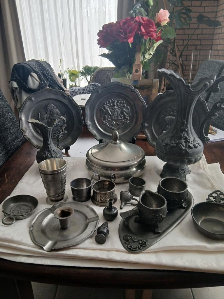 Grote collectie van antiek tinnen en looden kunstwerken, Antiek en Kunst, Antiek | Tin, Ophalen of Verzenden