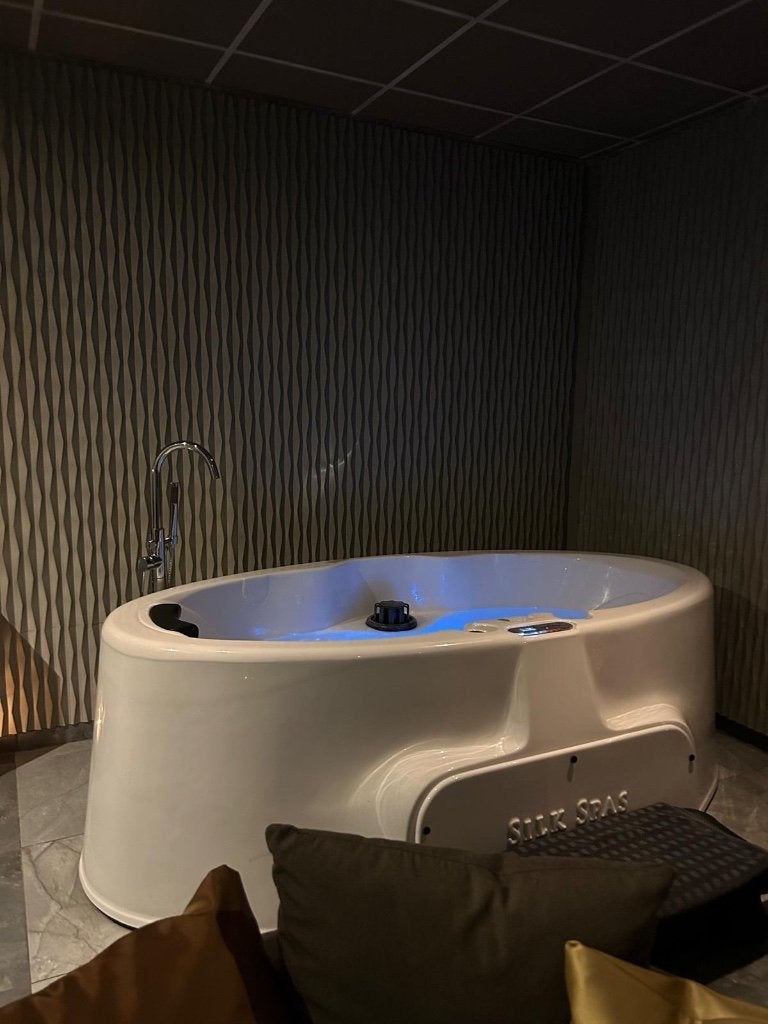 Spa silk jacuzzi bad, Diensten en Vakmensen