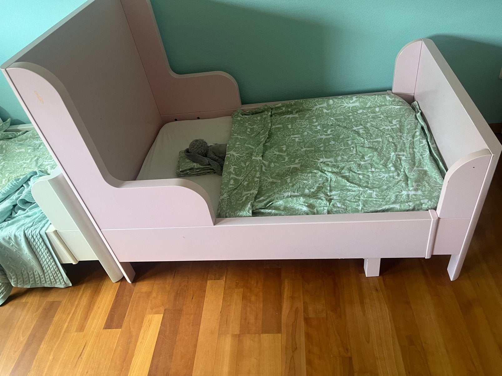 Roze busunge bed en kastje, Ophalen, 85 tot 100 cm, 140 tot 160 cm, Zo goed als nieuw