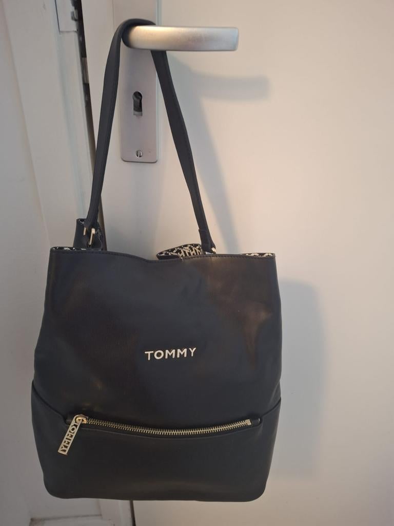 Tommy Hilfiger schoudertas/rugzak - Zwart, Ophalen of Verzenden, Gebruikt, Zwart, Schoudertasje