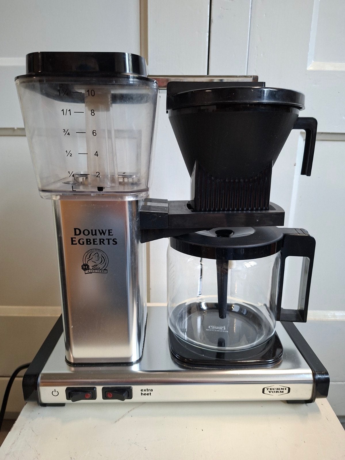 Moccamaster Koffiezetapparaat - Douwe Egberts Editie, Gebruikt, 10 kopjes of meer, Koffiemachine, Gemalen koffie