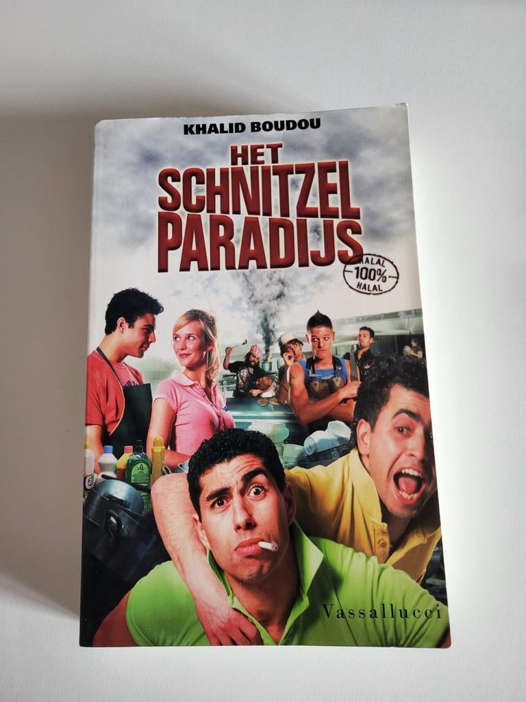 Het Schnitzelparadijs - Khalid Boudou (Boek), Boeken, Romans, Gelezen, Nederland, Ophalen of Verzenden