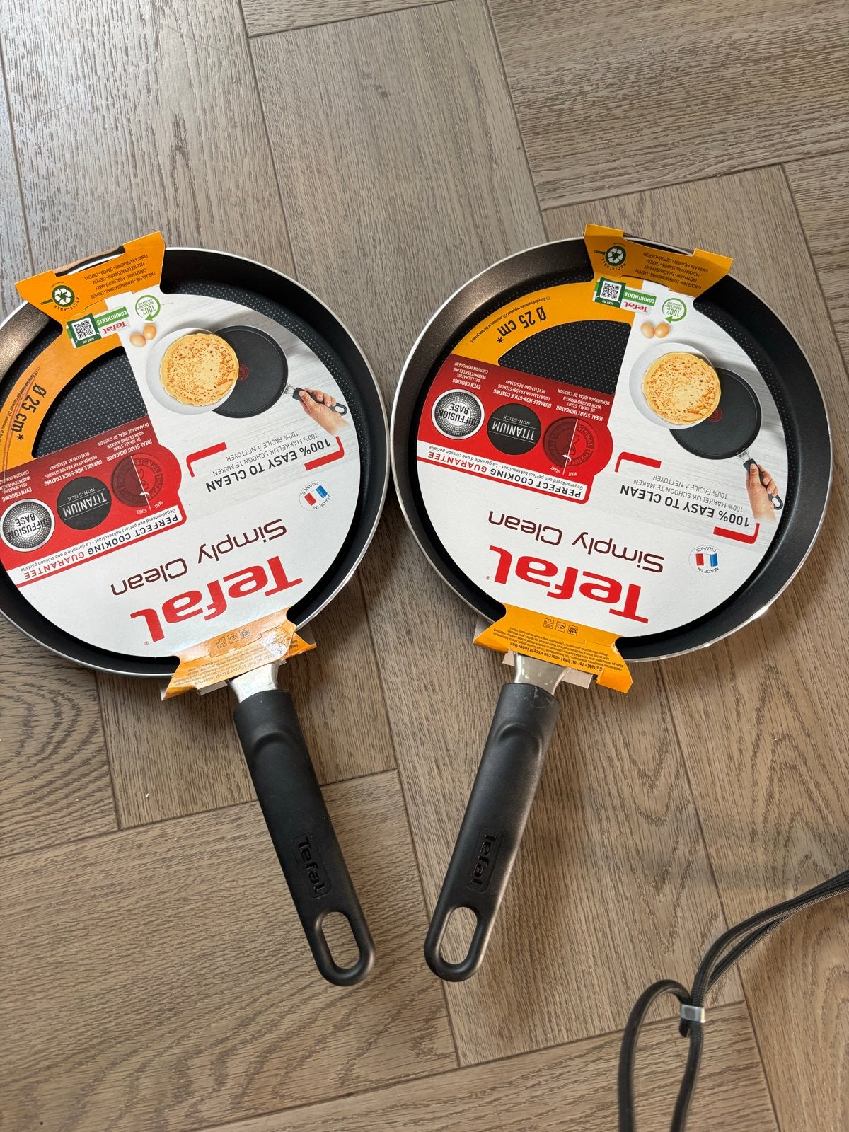 NIEUW! Tefal Simply Clean Pannenkoekenpan Ø 25 cm (2 stuks), Pannenkoekenpan, Tefal, Antiaanbaklaag, Ophalen of Verzenden