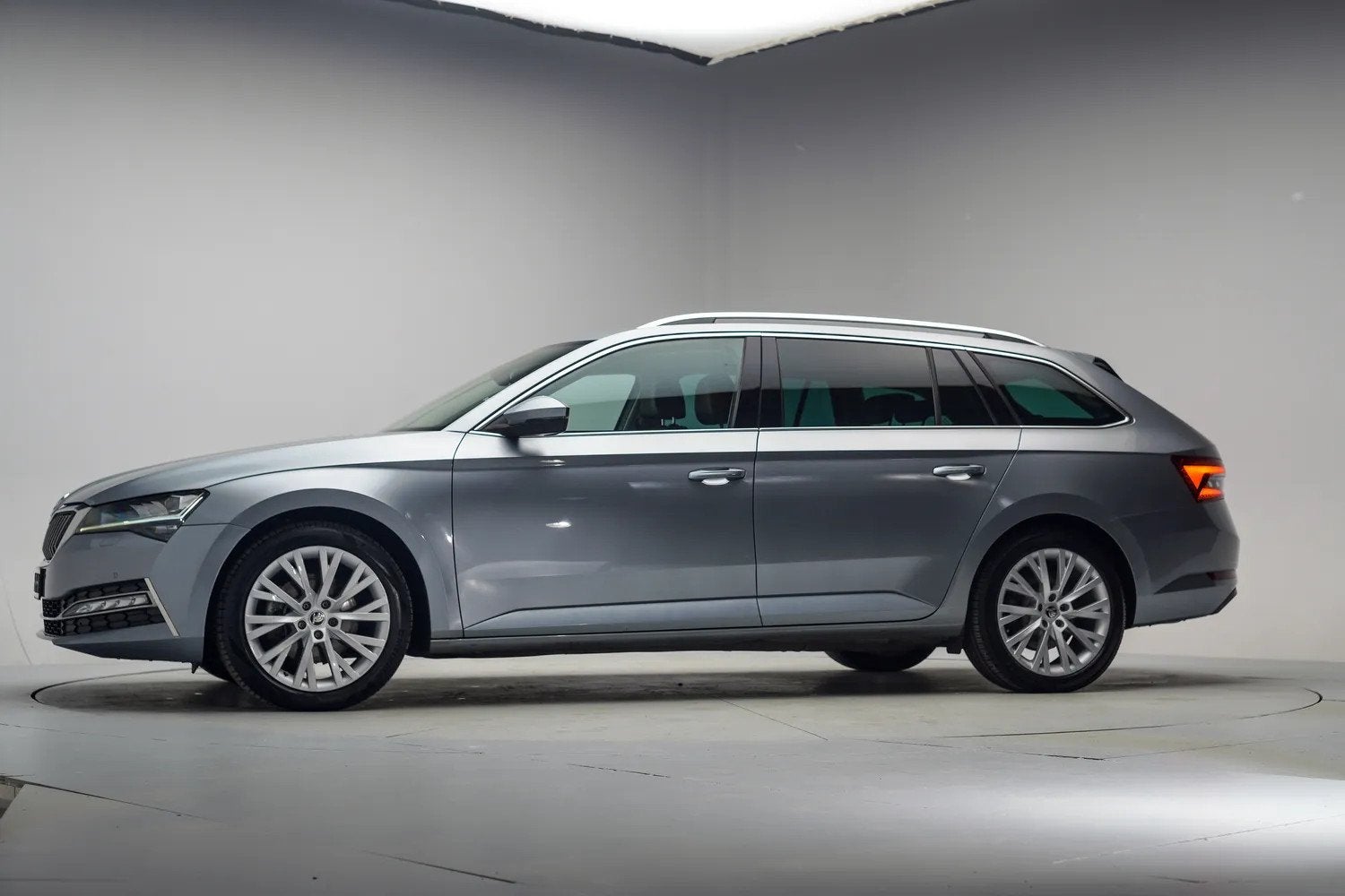 Skoda Superb COMBI 1.4 TSI iV Business Edition Plus Aut [ Vi, Auto's, Automaat, Gebruikt, 4 cilinders, 1600 kg