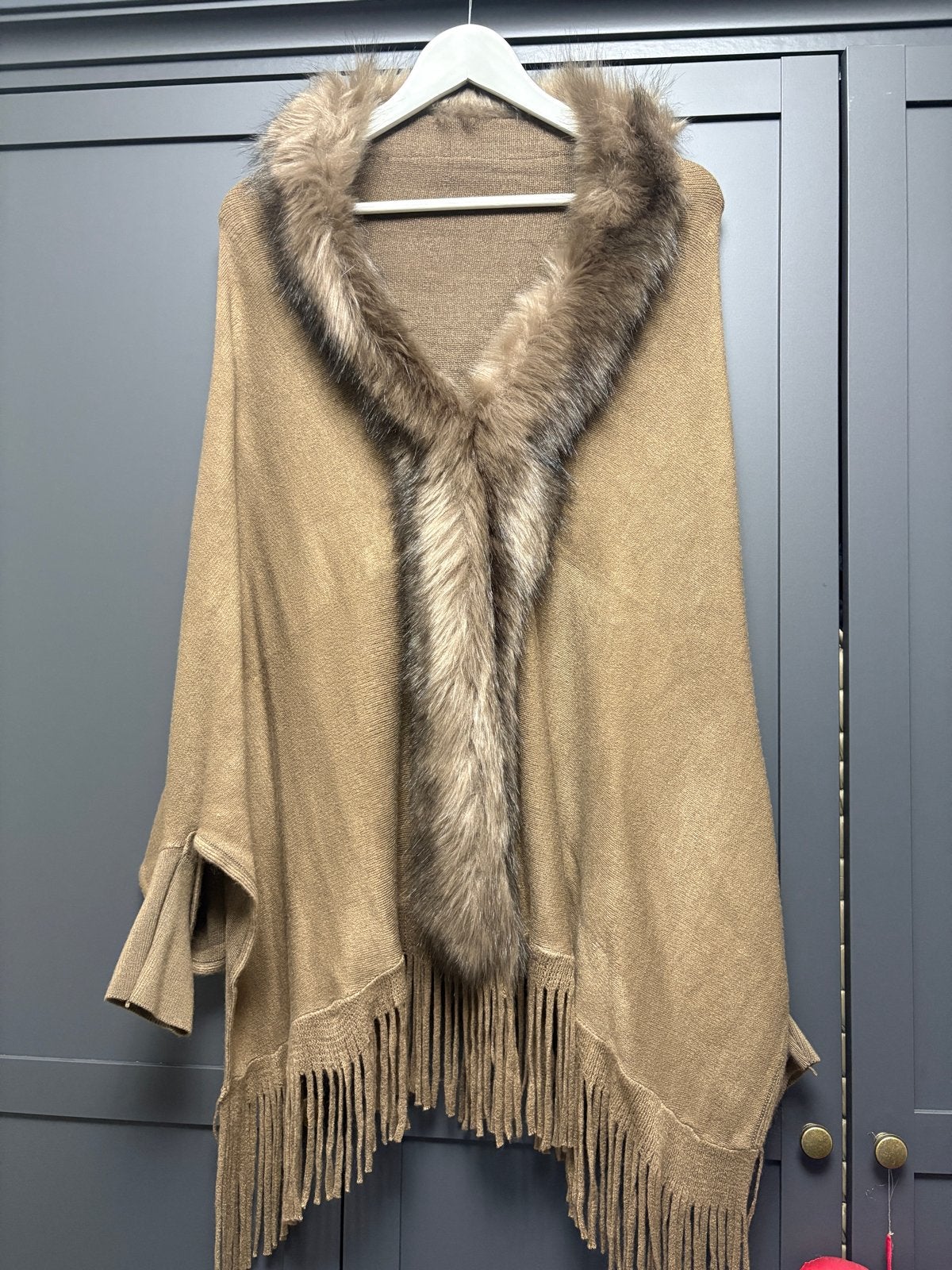 Mooie poncho met mouwtjes en bontkraag, Ophalen of Verzenden, Gedragen, Maat 46/48 (XL) of groter, Bruin