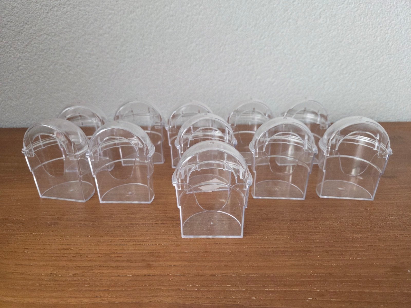 Kunststof bakjes voor zangkooien, Ophalen