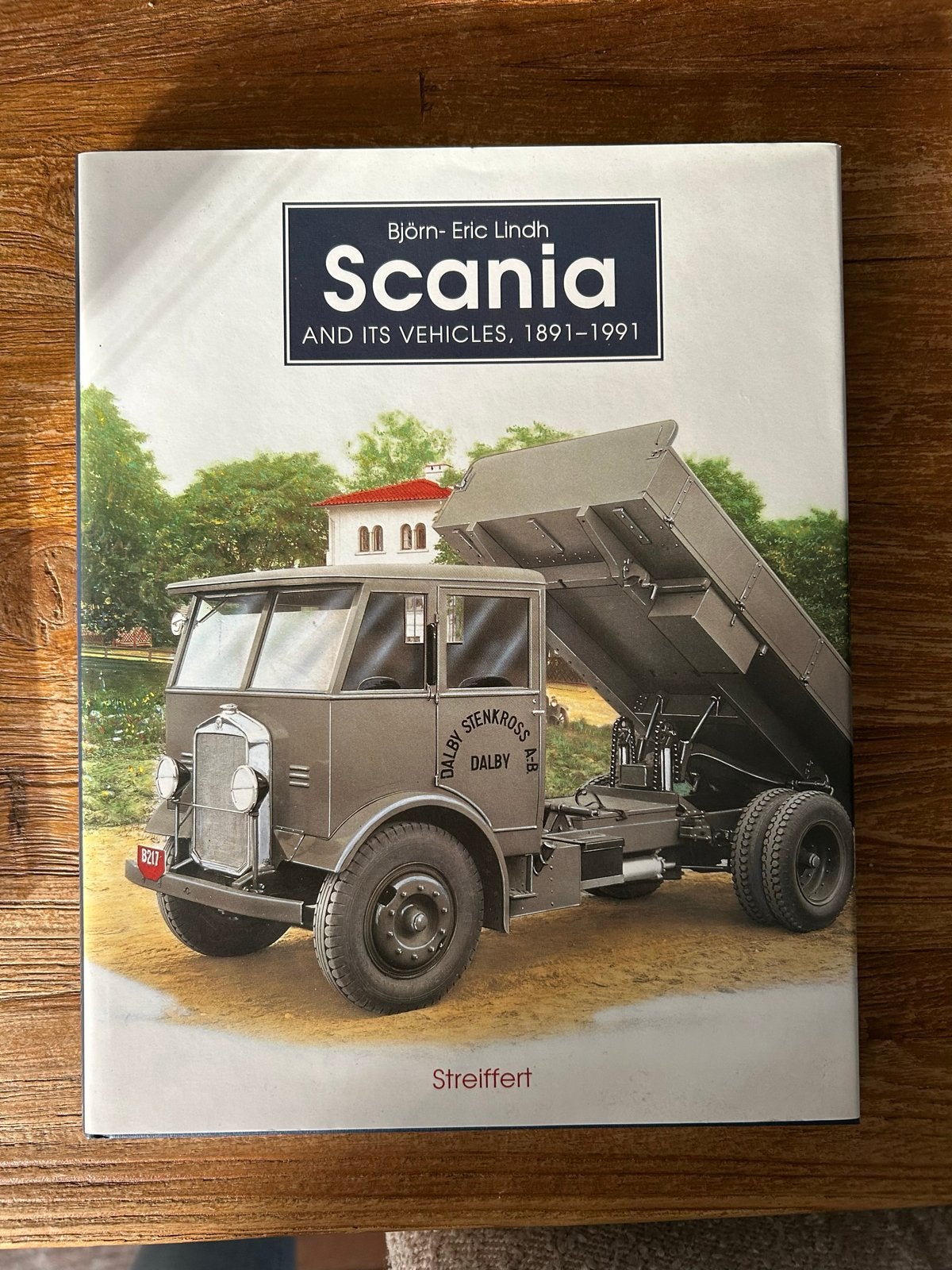 Scania en zijn voertuigen, 1891-1991 - Björn-Eric Lindh, Boeken, Auto's | Boeken, Ophalen of Verzenden, Zo goed als nieuw, Overige merken