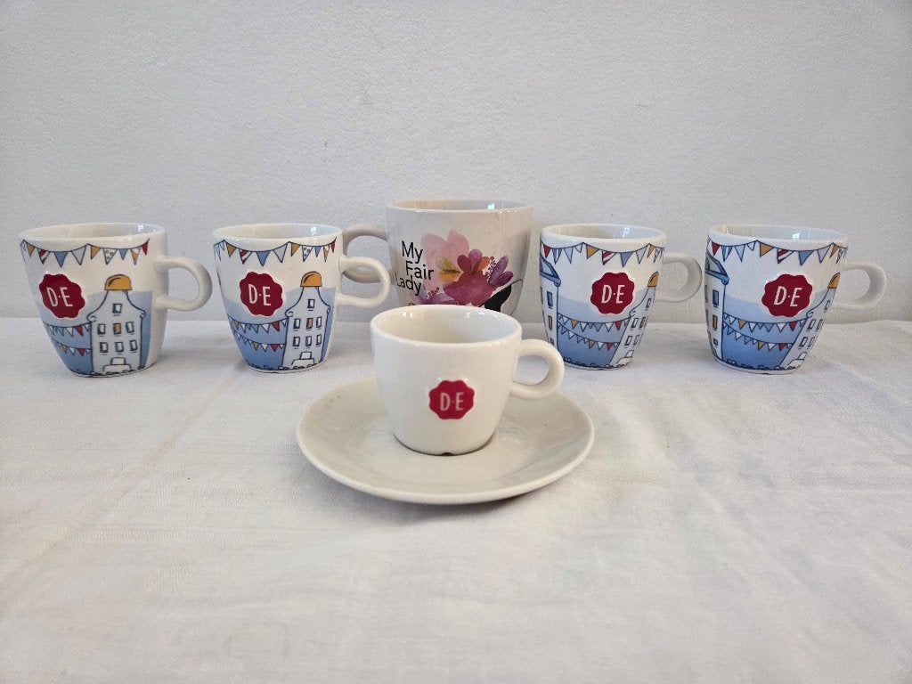 DE Douwe Egberts: 1 expresso, 4x senseo mokjes, 1x grote mok, Huis en Inrichting, Keuken | Servies, Ophalen of Verzenden, Zo goed als nieuw