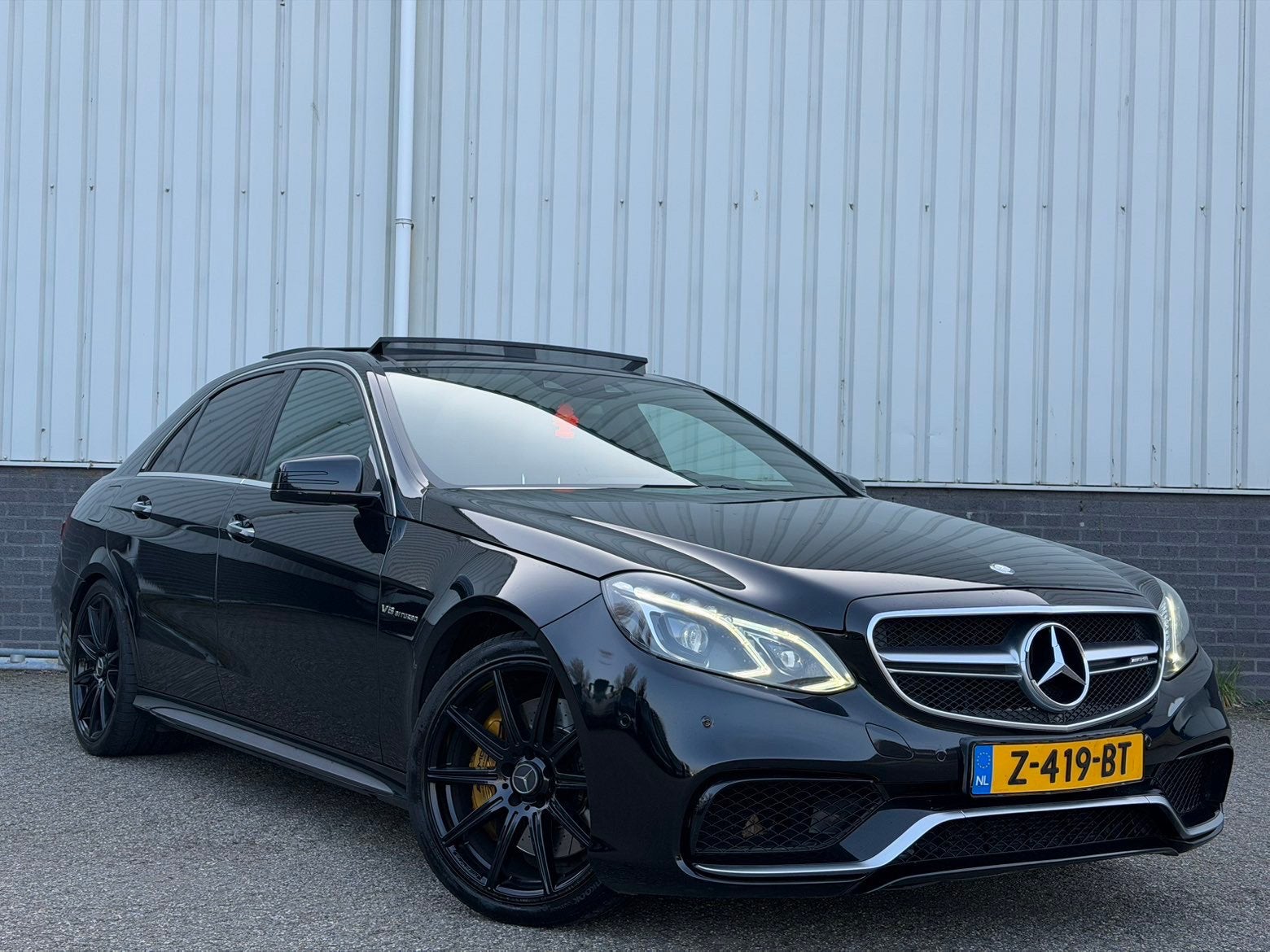 Mercedes E63 AMG 5.5 V8 BITURBO 4MATIC Keramisch FULL OPTION, Auto's, Mercedes-Benz, 558 pk, 5461 cc, 1820 kg, Zwart