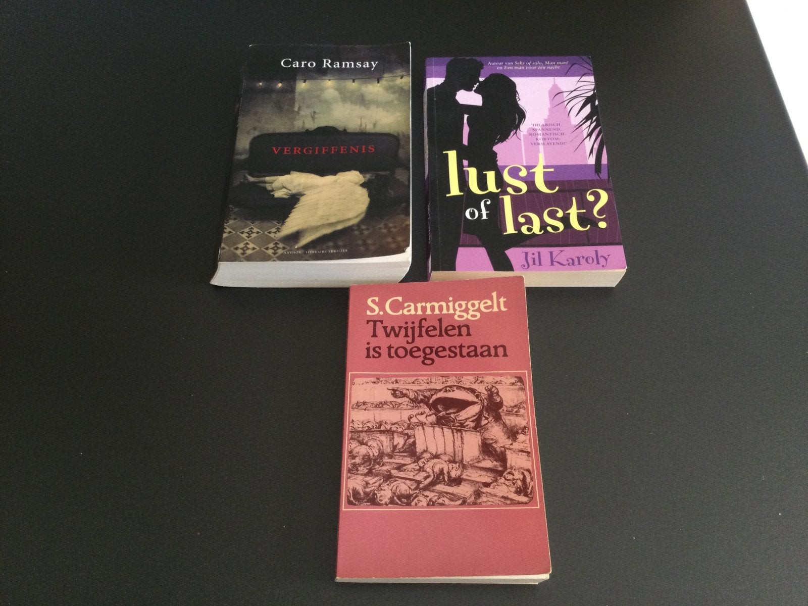 3 boeken een cadeau voor weinig geld., Boeken, Ophalen of Verzenden, Zo goed als nieuw, Simon Carmiggelt o.a.