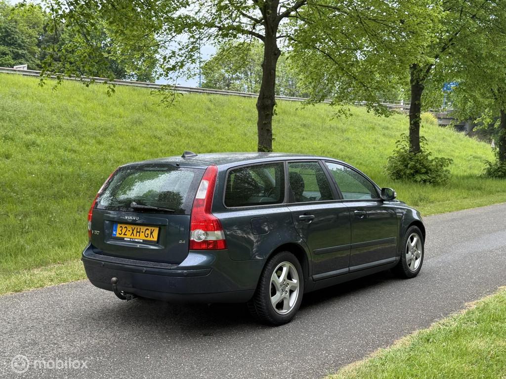 Volvo V50 2.4 Edition II*AUTOMAAT*ONDERHOUDEN*TREKHAAK*AIRCO, Auto's, Stof, Gebruikt, 700 kg, Blauw