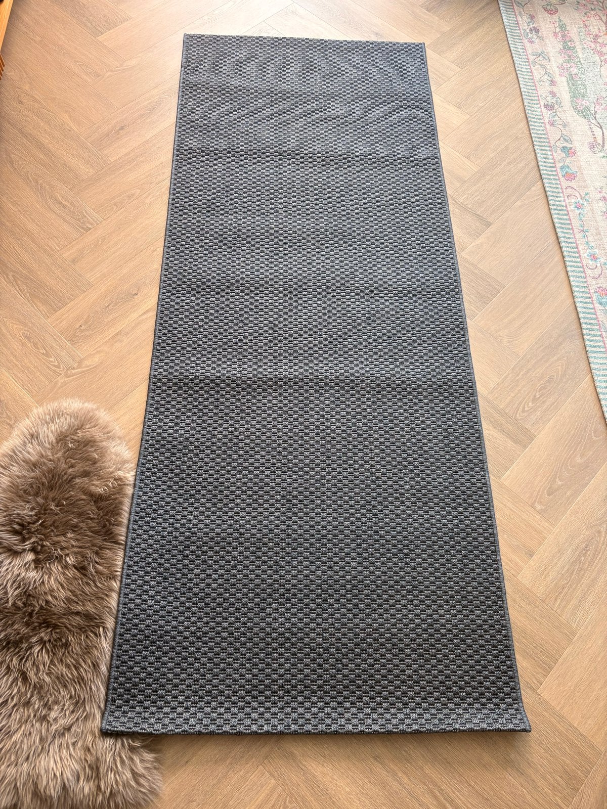 Donkergrijze loper/vloerkleed - Zo goed als nieuw, Ophalen, 50 tot 100 cm, Zo goed als nieuw, 150 tot 200 cm