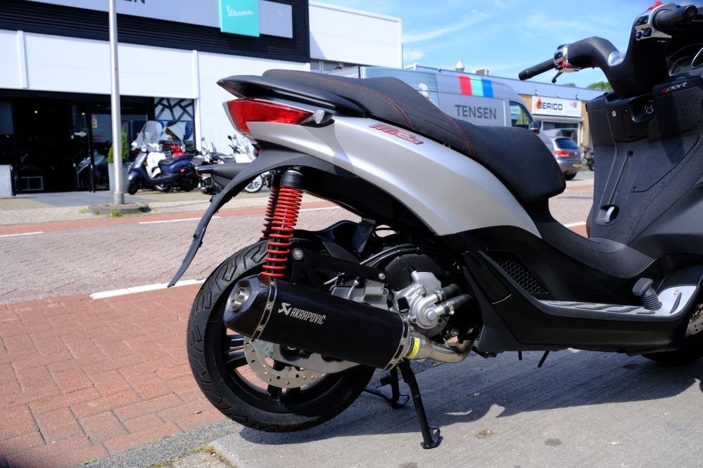 Piaggio MP3 HPE E5 300 cc Akrapovic uitlaat