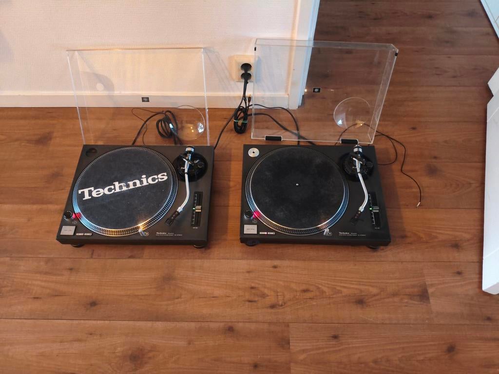 Twee Technics SL-1210 MK2 draaitafels met stofkap, Muziek en Instrumenten, Dj-sets en Draaitafels, Ophalen of Verzenden, Gebruikt