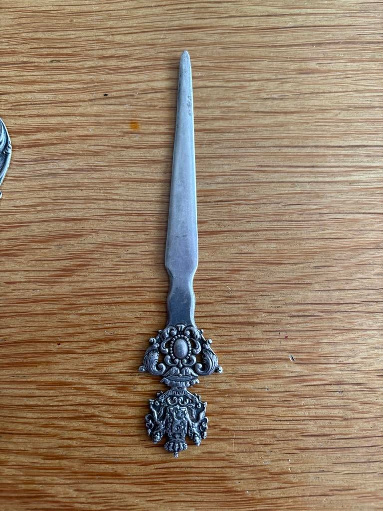 Antieke Zilveren Briefopener met Sierlijke Details, Ophalen of Verzenden, Zilver