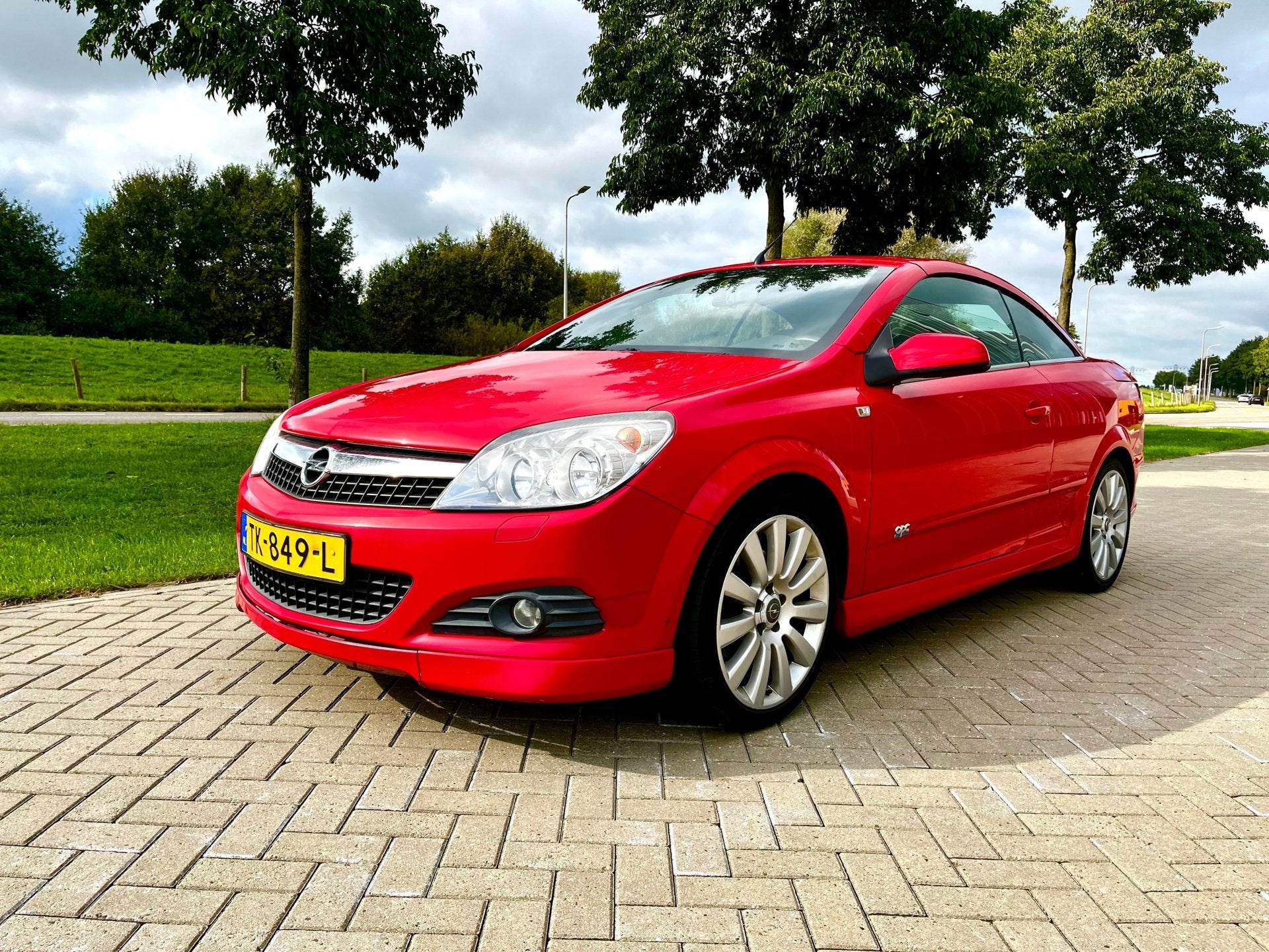 Opel Astra TwinTop 1.9 CDTi OPC Temptation, Gebruikt, Zwart, 4 cilinders, 4 stoelen