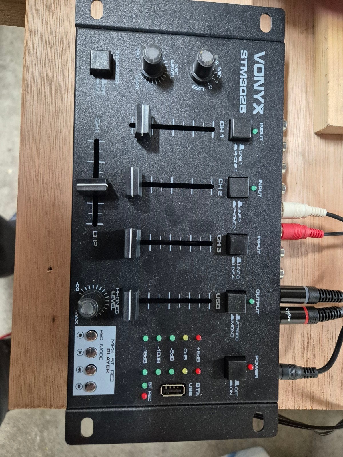 Vonyx STM3025 3-kanaals DJ mixer met USB/BT/MP3, Muziek en Instrumenten, Mengpanelen, Ophalen, Zo goed als nieuw, Minder dan 5 kanalen