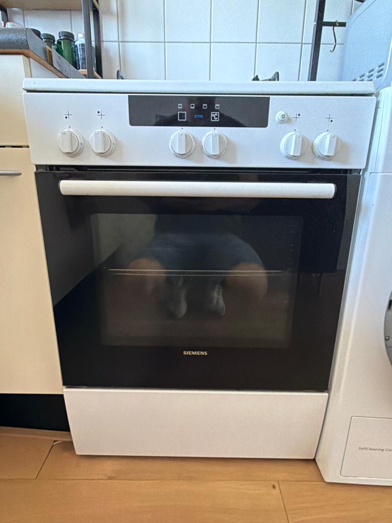 Siemens gasfornuis met oven - Wit, 4 pitten, Ophalen, 60 cm of meer, 4 kookzones, Zo goed als nieuw