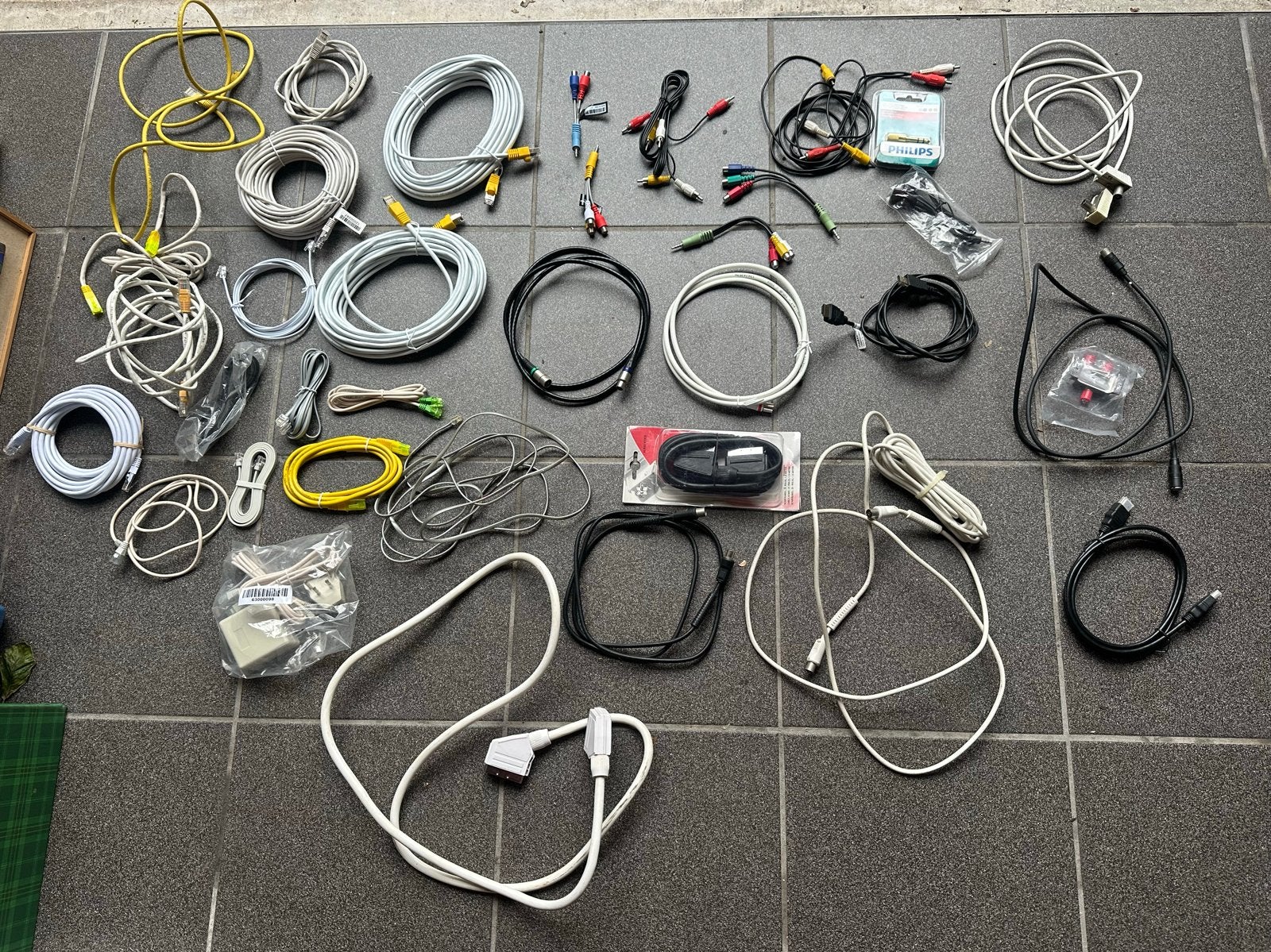 Grote partij diverse kabels: HDMI, Scart, Coax, Audio, etc., Audio, Tv en Foto, Ophalen of Verzenden, Gebruikt, Minder dan 2 meter