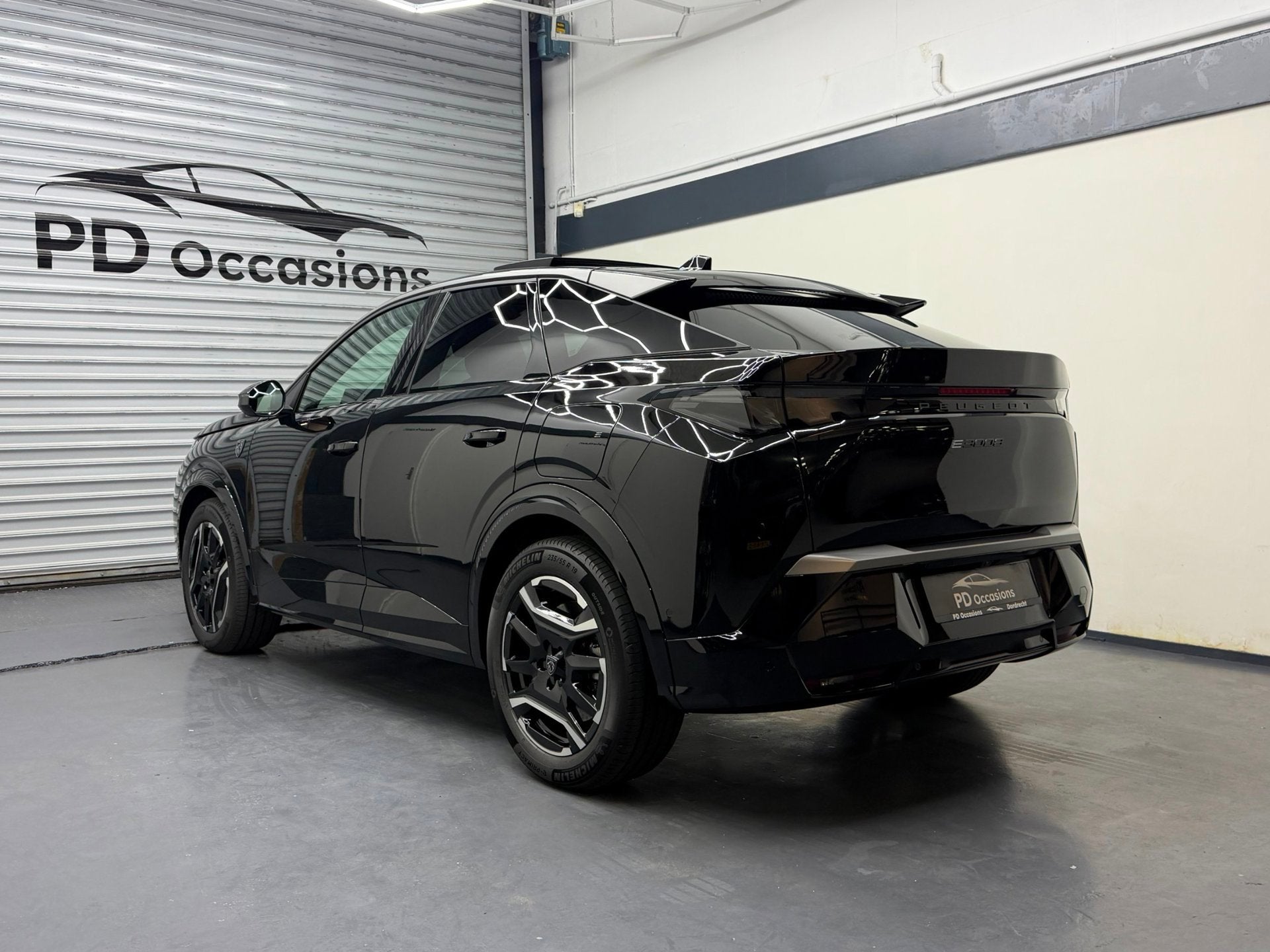 Peugeot E-3008 GT 73 kWh 210PK - Pano - (360) Camera) - ACC, Auto's, Zwart, Leder en Stof, Zwart, Origineel Nederlands