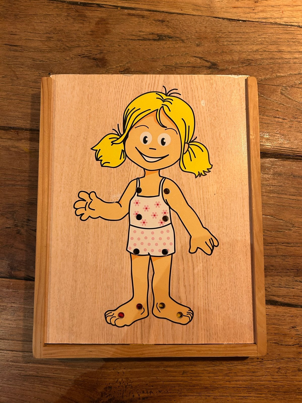 Houten aankleedpop met veters en kledingstukken, Ophalen, Gebruikt, Knutselen