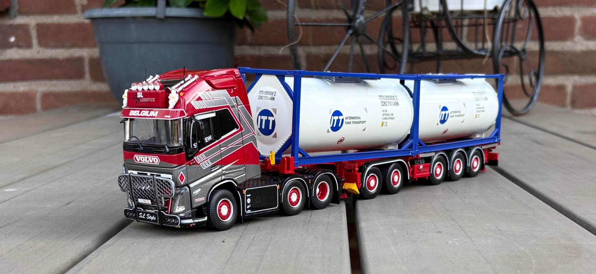 Tekno Volvo FH4 Globetrotter XL met tankoplegger, Ophalen of Verzenden, Zo goed als nieuw, Bus of Vrachtwagen, Tekno