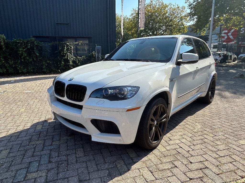 BMW X5 M 4.4 V8 | 555 PK | Pano | HUD | Camera | Lees Tekst, Automaat, Wit, Leder, Vierwielaandrijving