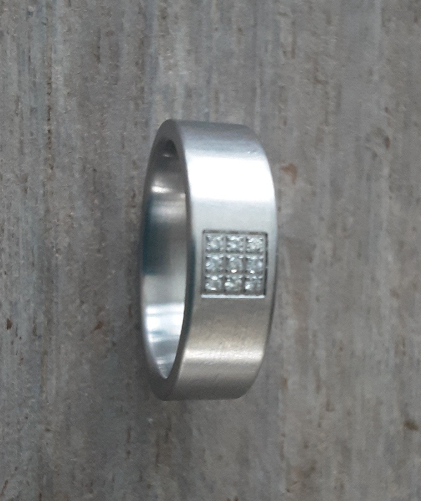 Xen Stalen Ring met 9 Briljantjes, Maat 17, Ophalen, IJzer of Staal, Zo goed als nieuw, 17 tot 18