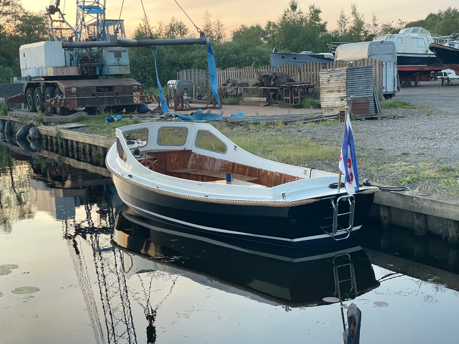 Cesta Vlet Sloep Boot 6 meter staal met buiskap, Watersport en Boten, Sloepen, Ophalen, Staal, Binnenboordmotor, Rondzit