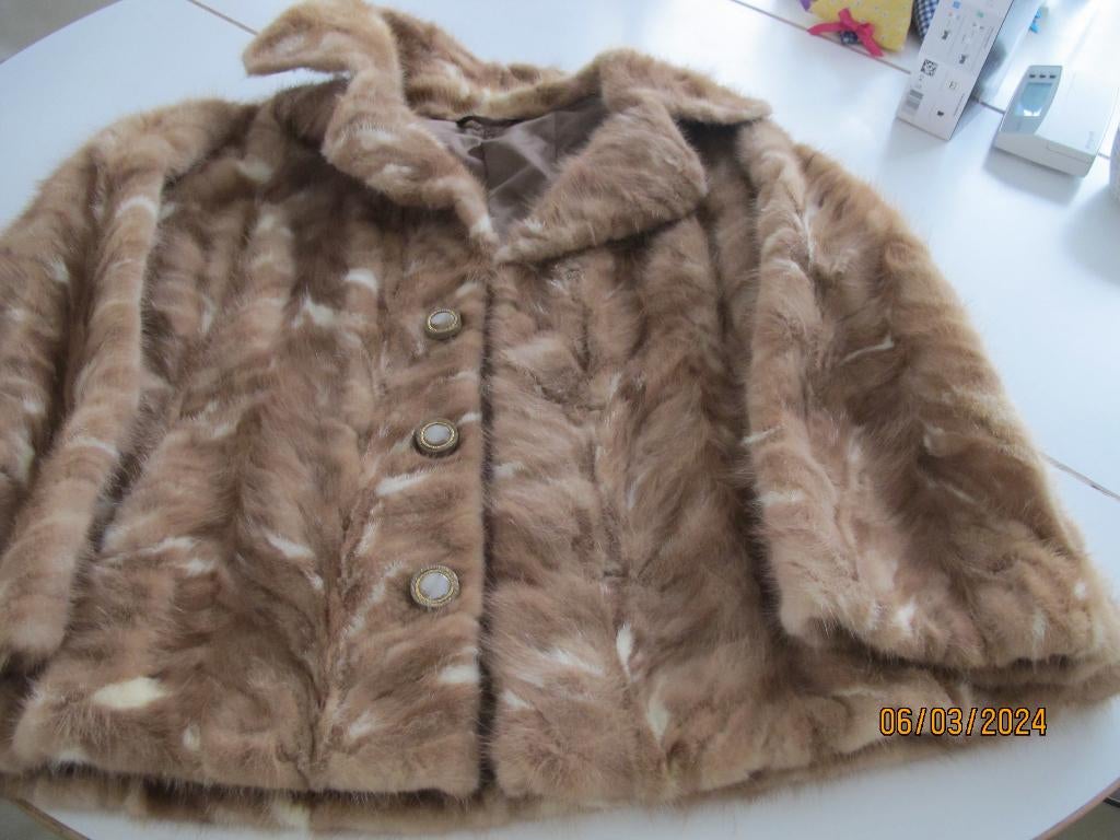 Bontjasje, kort model, maat 38/40,, Kleding | Dames, Jassen | Winter, Ophalen of Verzenden, Nieuw, Maat 38/40 (M), Beige
