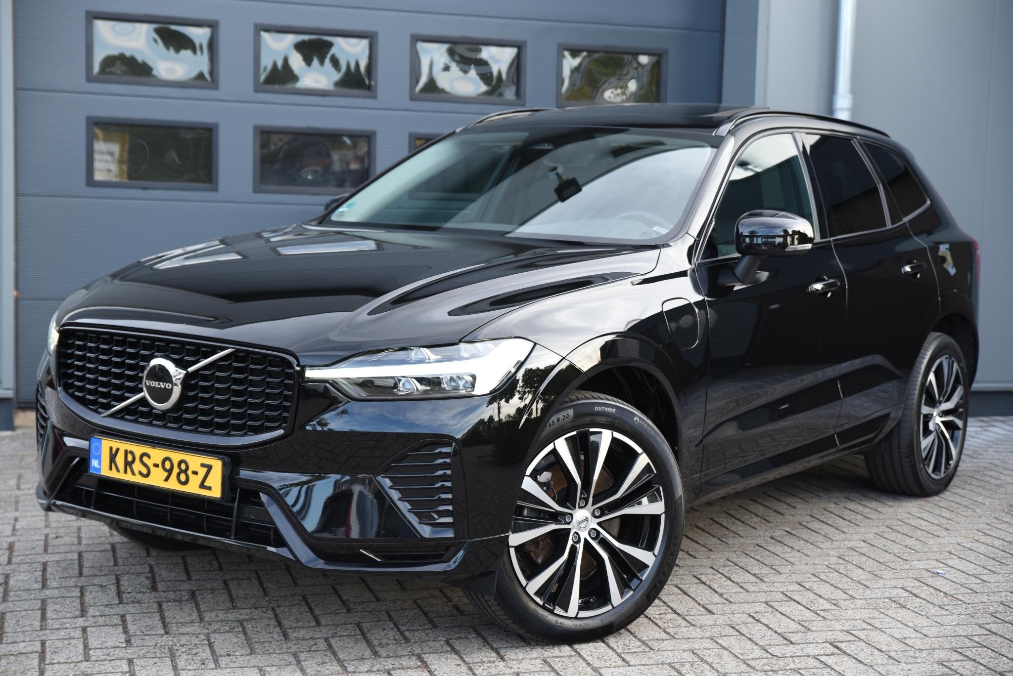 Volvo XC60 2.0 T6 Plug-in hybrid AWD Ultimate Dark PANO - TR, Auto's, Automaat, Gebruikt, Euro 6, 4 cilinders
