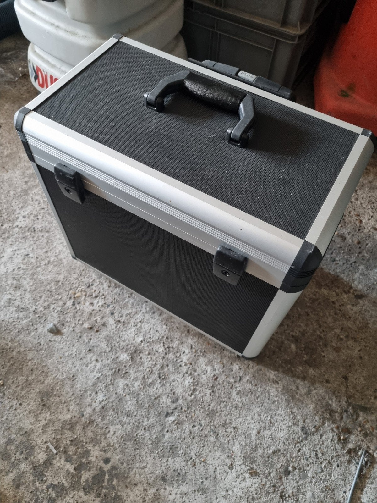 Aluminium koffer met wieltjes en uitschuifbare handgreep, Gebruikt, 20 tot 30 cm, Zwart, Ophalen of Verzenden