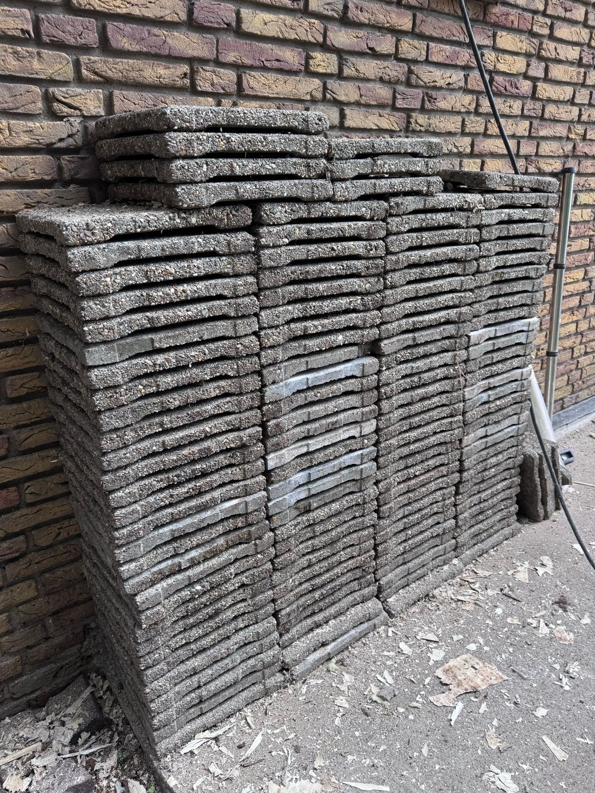 Gratis af te halen: Gereinigde stenen terrastegels, Ophalen, Gebruikt, Beton, Terrastegels