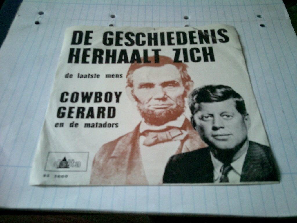 GERARD DE VRIES DE GESCHIEDENIS HERHAALT ZICH - DE LAATSTE M, 7 inch, Ophalen of Verzenden, Levenslied of Smartlap, Fotohoes