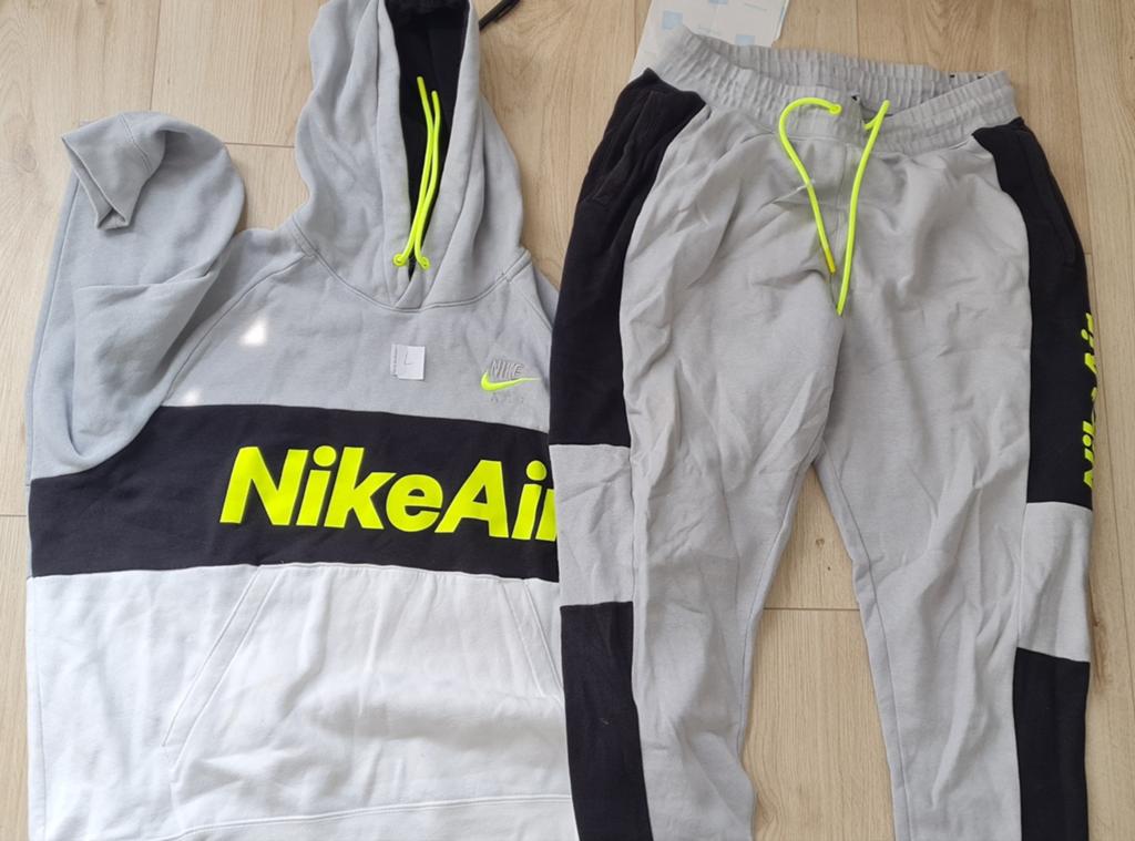 Nike Air Trainingspak - Grijs/Zwart met Neon Geel, Kleding | Heren, Spijkerbroeken en Jeans, Overige jeansmaten, Nike, Ophalen of Verzenden