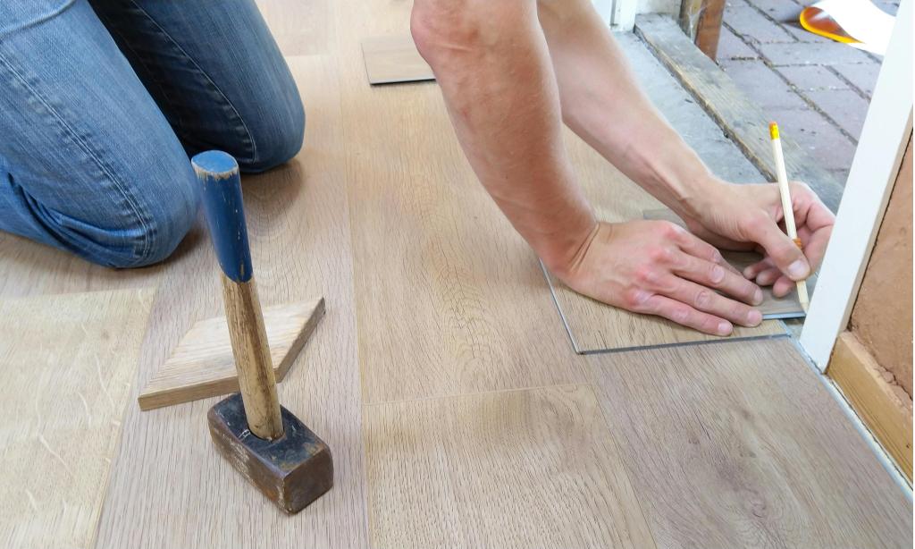 Laminaat legger & PVC vloeren | Vanaf €15/m² | Snel & strak, Garantie, Vloeren gieten