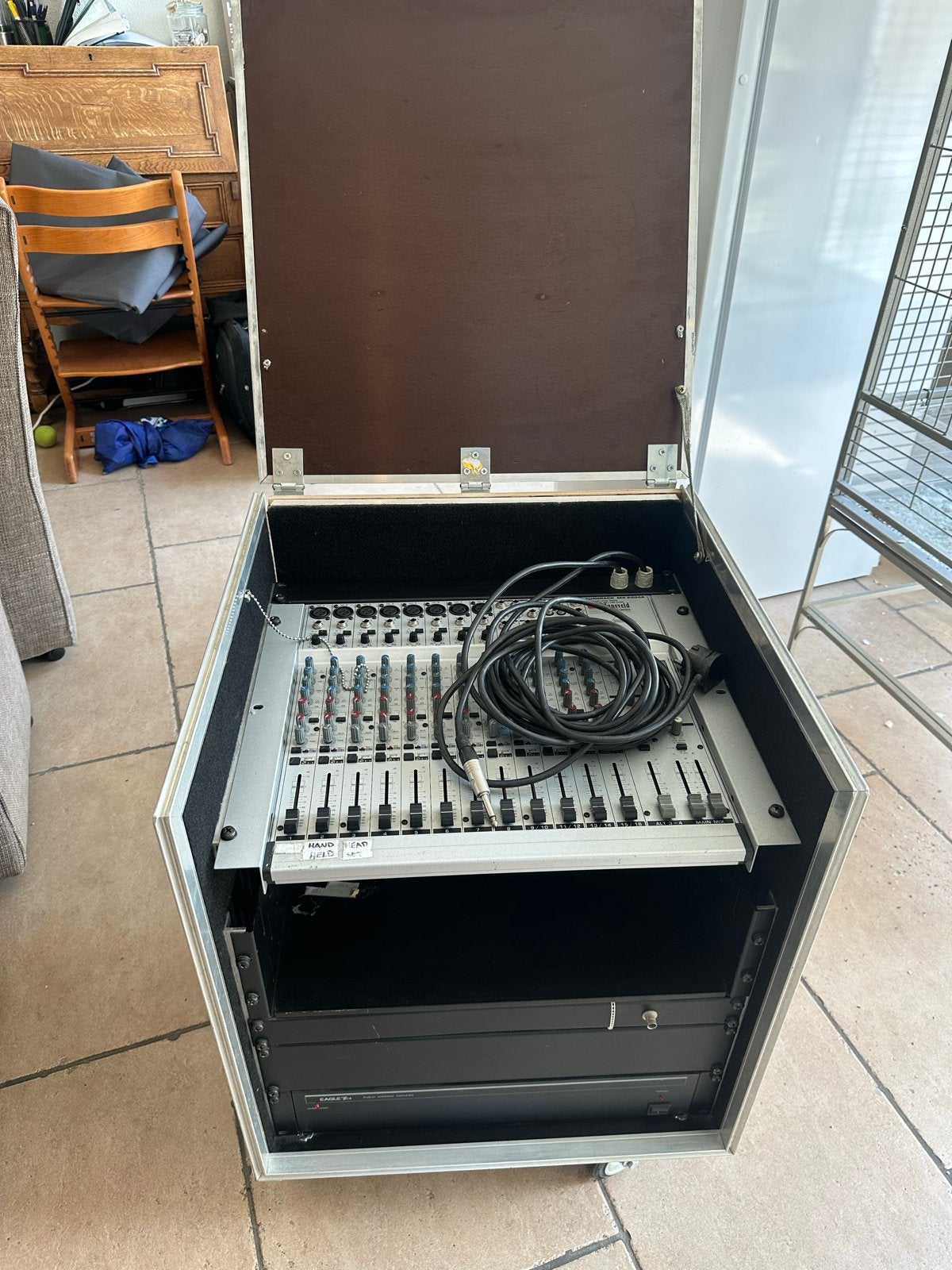 Behringer Eurorack MX 2004A Mixer met Eagle Versterker, Ophalen, Gebruikt, 10 tot 20 kanalen, Microfooningang