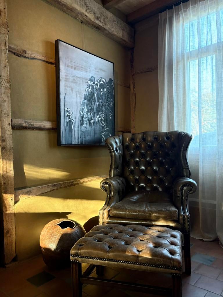 Antieke chesterfield fauteuil met voetbank, Huis en Inrichting, Fauteuils, Ophalen, Zo goed als nieuw, 75 tot 100 cm